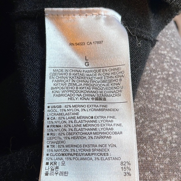 Banana Republic fine merino sweater - Picture 5 of 6